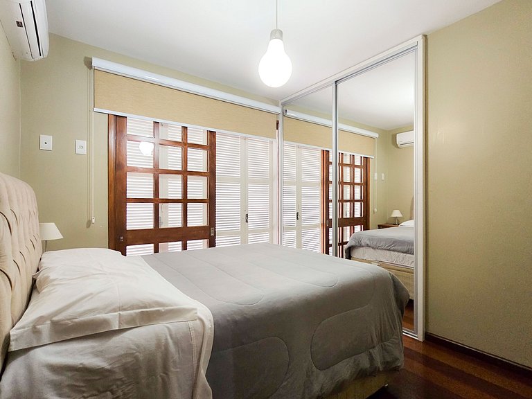 2 quartos com sacada na Borges | Prox. Rua Coberta