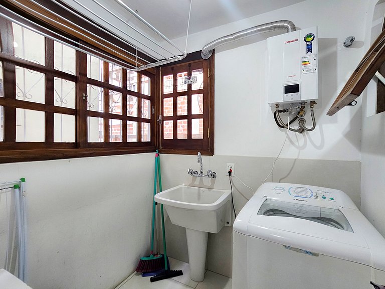 2 quartos com sacada na Borges | Prox. Rua Coberta