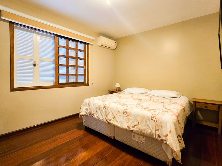 2 quartos com sacada na Borges | Prox. Rua Coberta